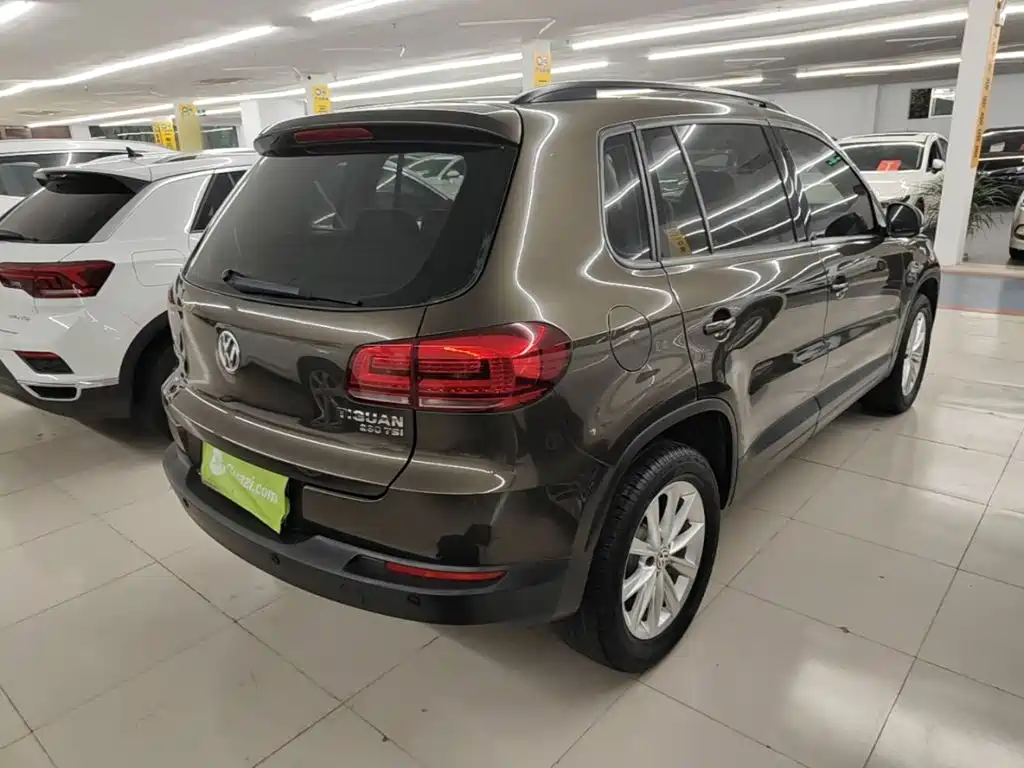 Volkswagen Tiguan — фото 7