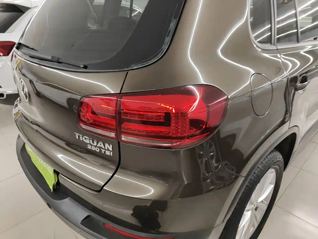 Volkswagen Tiguan — фото 8
