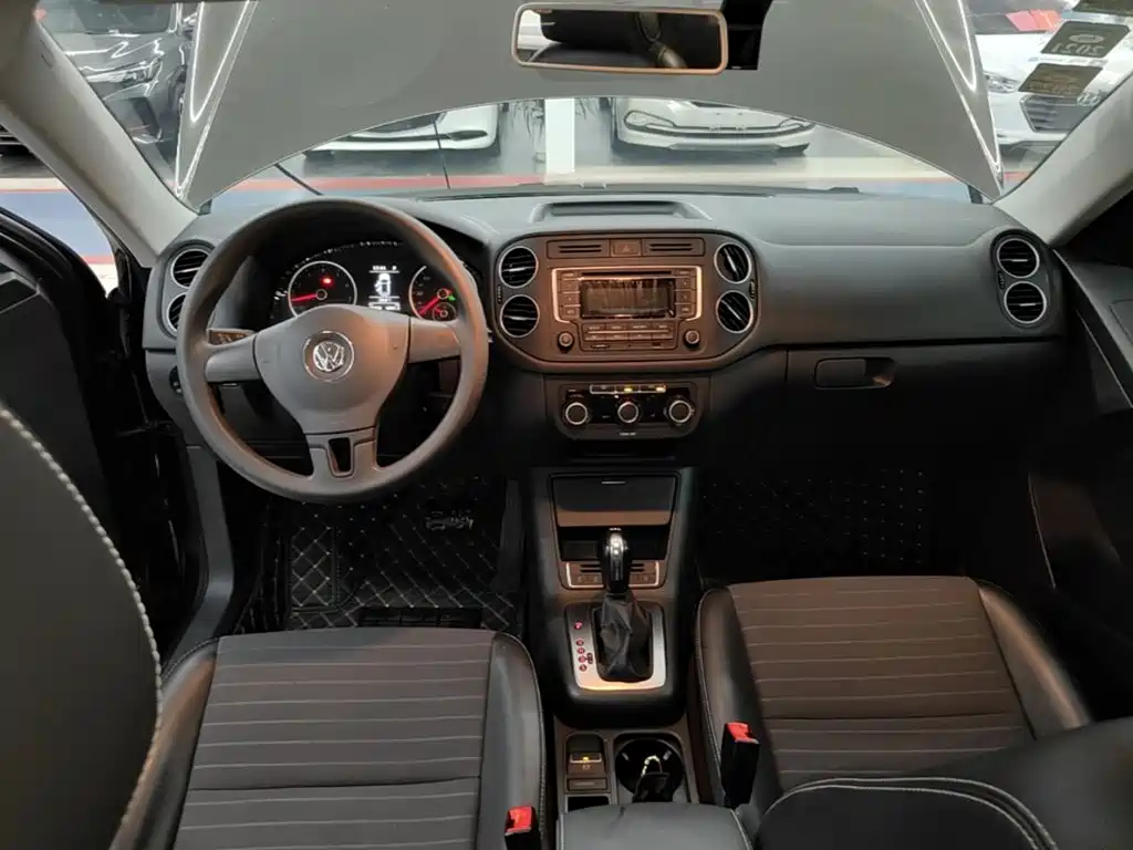 Volkswagen Tiguan — фото 10