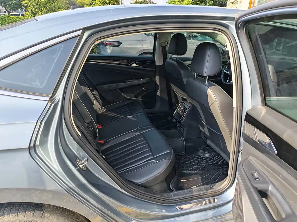 Volkswagen Passat — фото 5