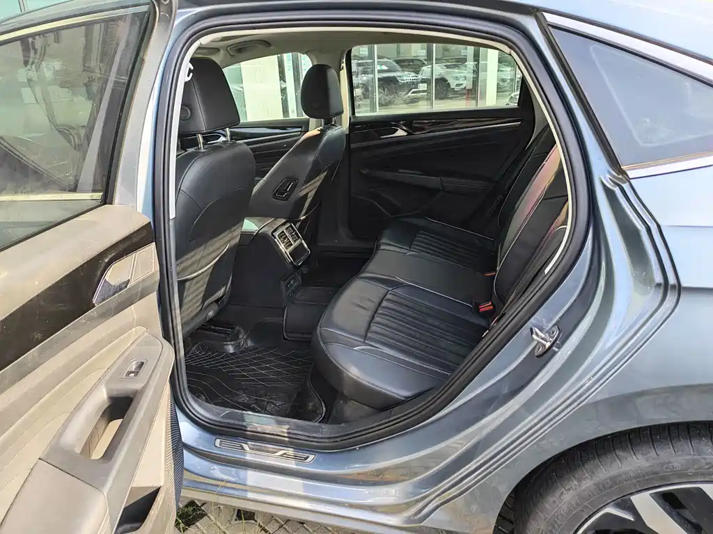 Volkswagen Passat — фото 7