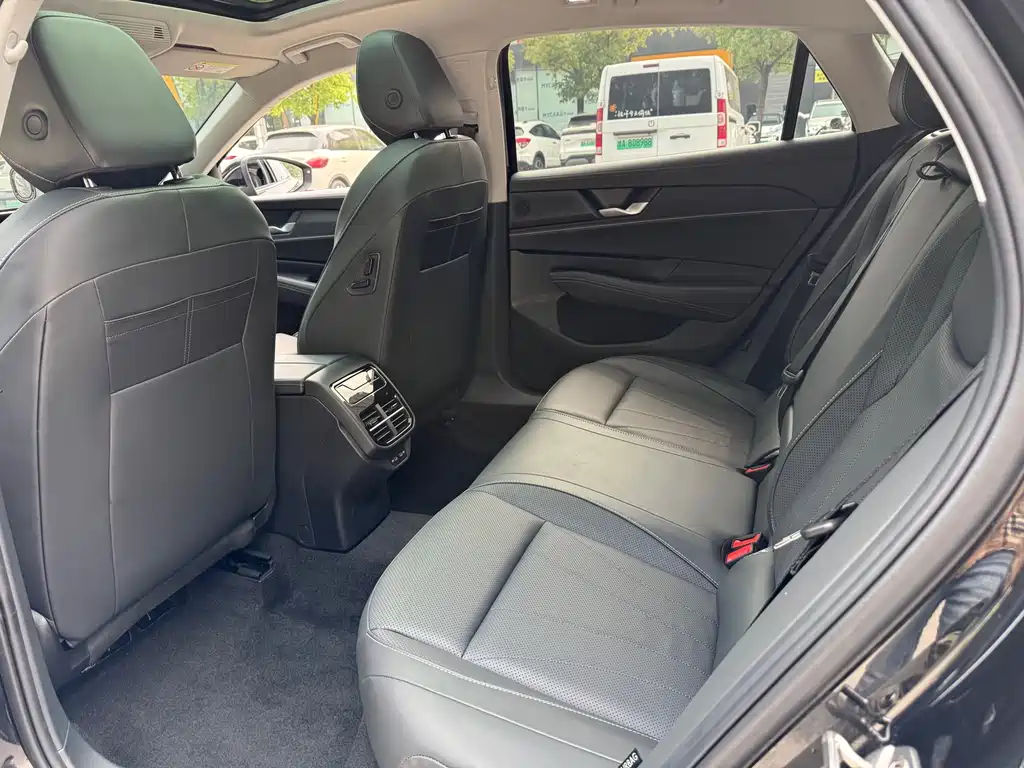 Volkswagen Passat — фото 5