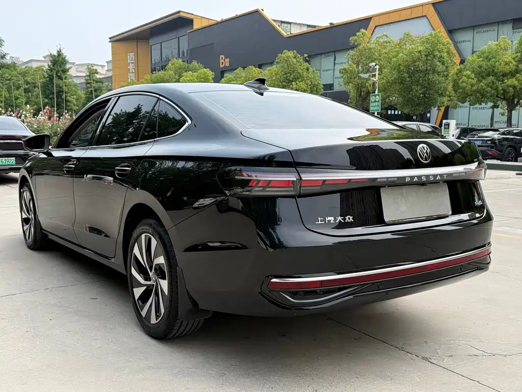 Volkswagen Passat — фото 6