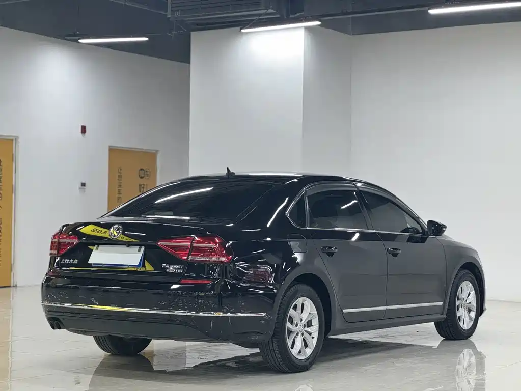 Volkswagen Passat — фото 8