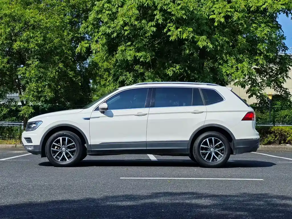 Volkswagen Tiguan L — фото 2