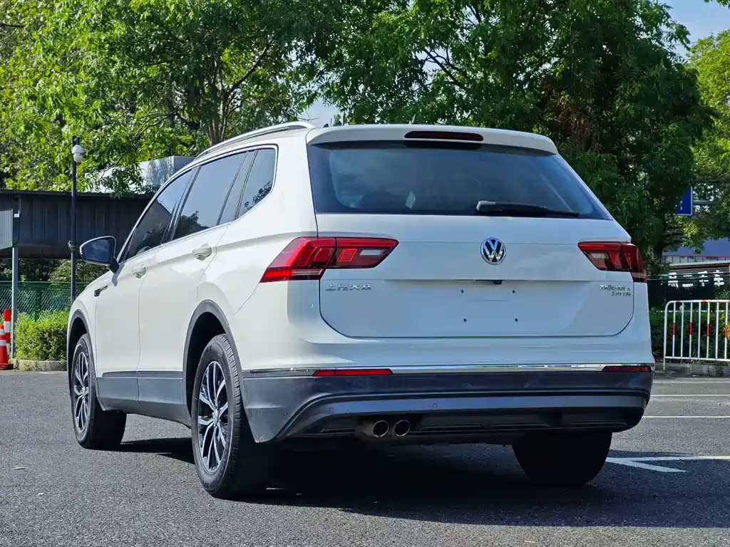 Volkswagen Tiguan L — фото 3