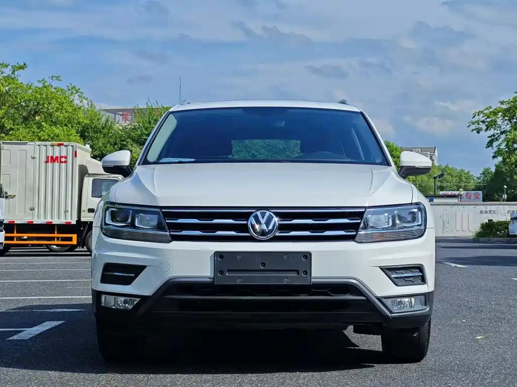 Volkswagen Tiguan L — фото 4