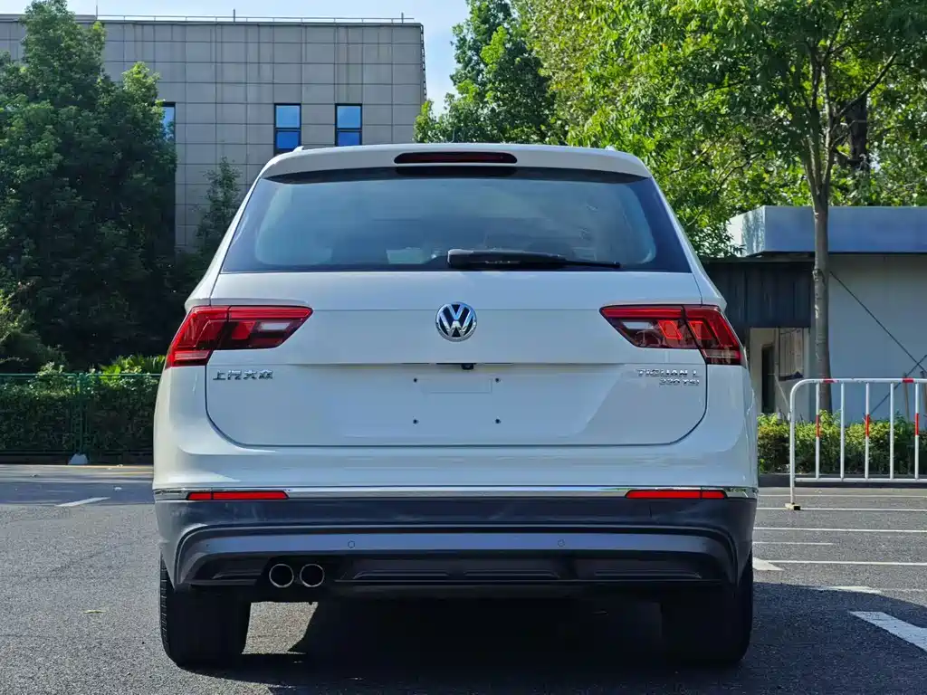 Volkswagen Tiguan L — фото 6