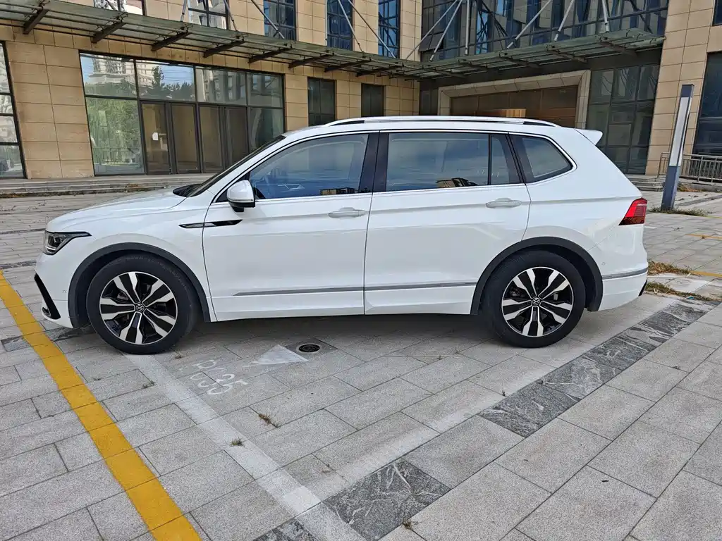 Volkswagen Tiguan L — фото 3