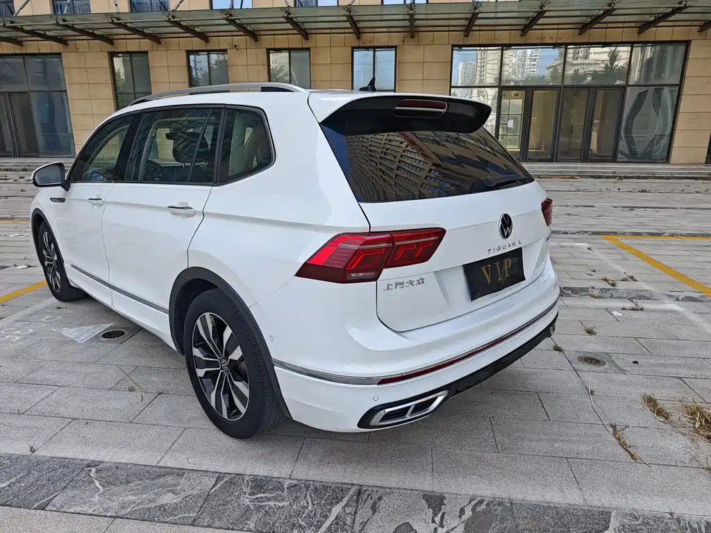 Volkswagen Tiguan L — фото 4