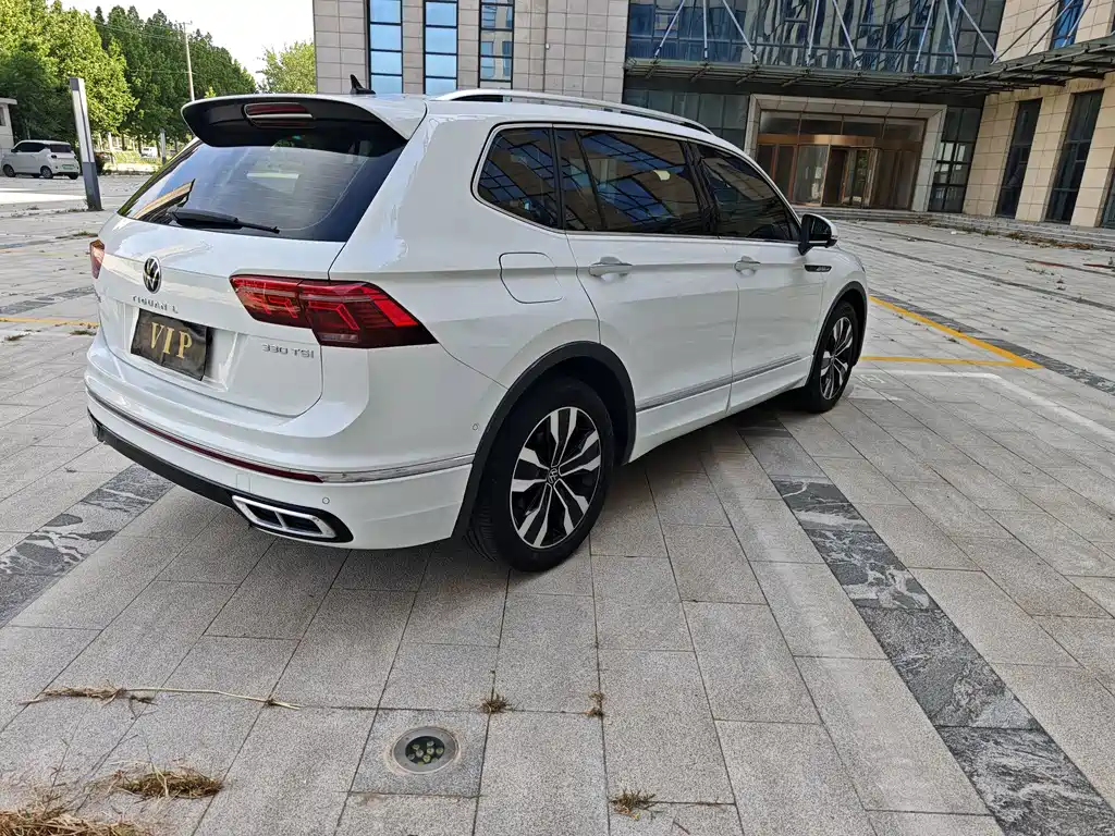Volkswagen Tiguan L — фото 6