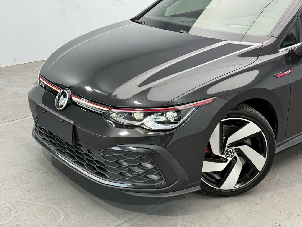 Volkswagen Golf GTI — фото 11