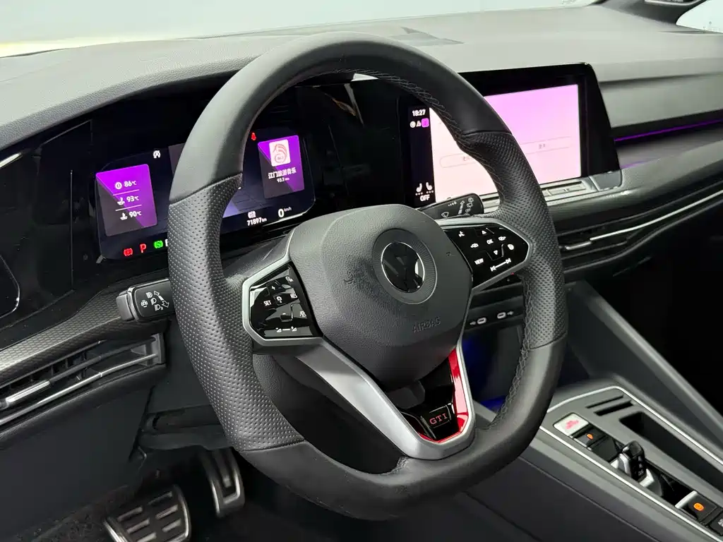 Volkswagen Golf GTI — фото 14