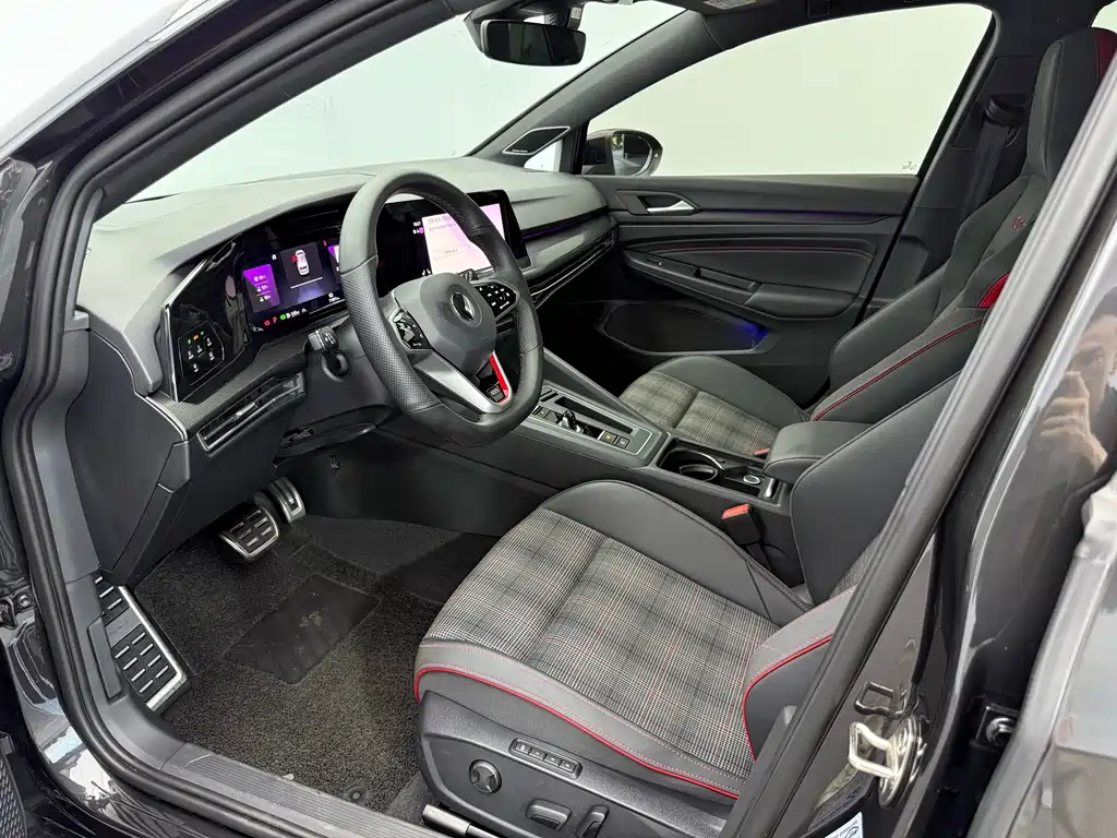 Volkswagen Golf GTI — фото 8
