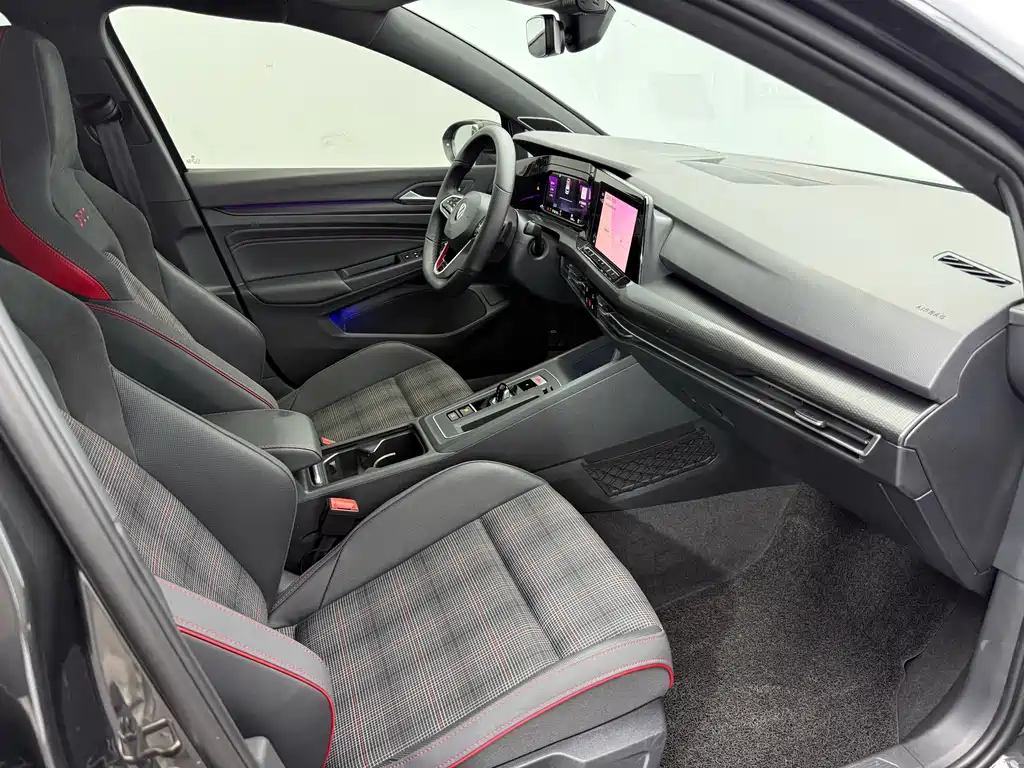 Volkswagen Golf GTI — фото 9