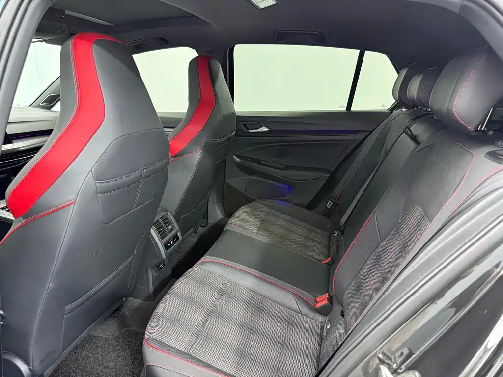 Volkswagen Golf GTI — фото 10
