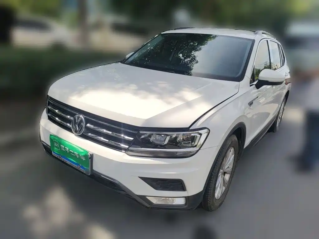 Volkswagen Tiguan L — фото 2