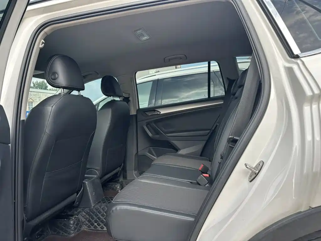 Volkswagen Tiguan L — фото 13
