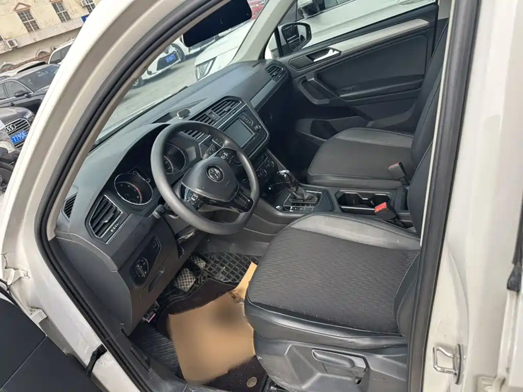Volkswagen Tiguan L — фото 14