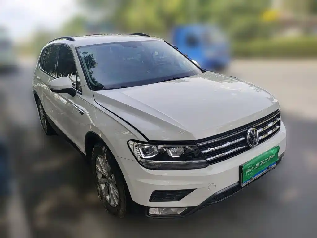 Volkswagen Tiguan L — фото 23
