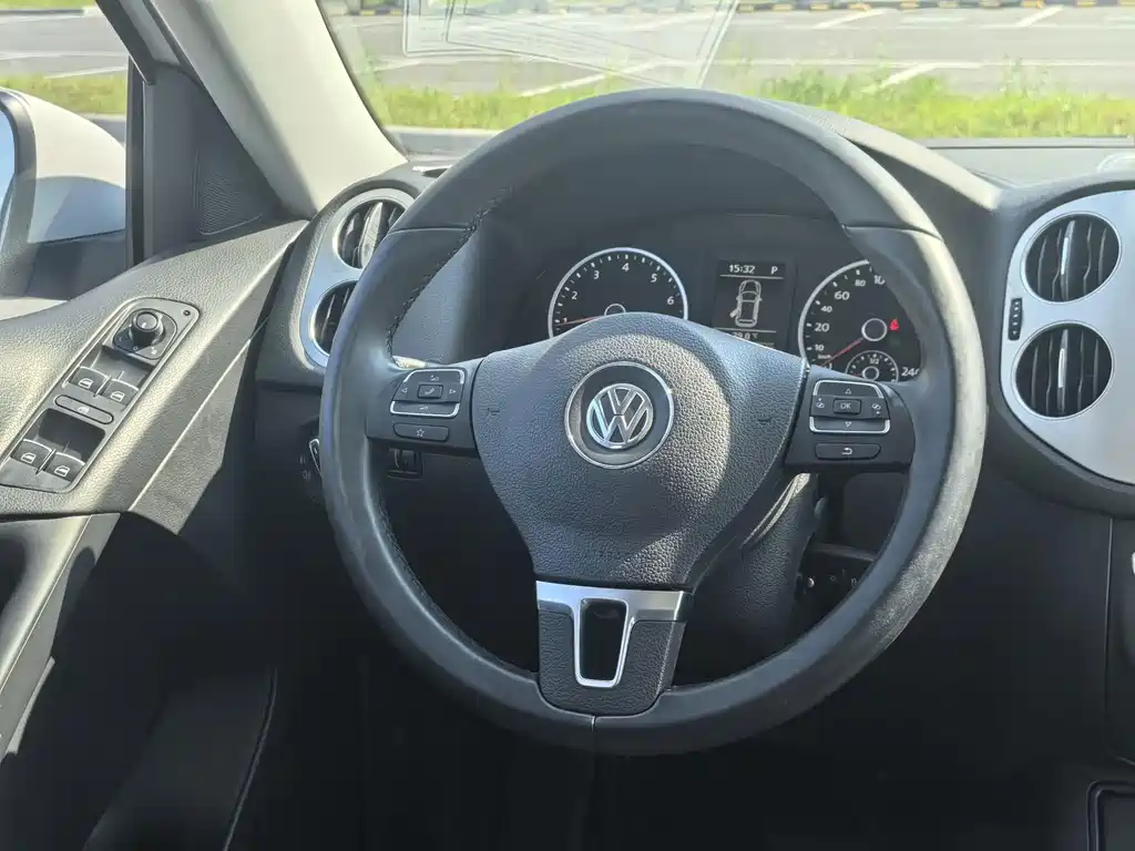 Volkswagen Tiguan — фото 2