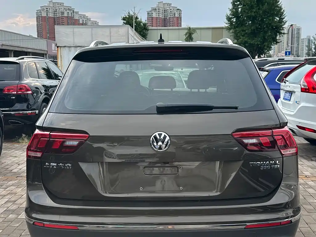 Volkswagen Tiguan L — фото 2