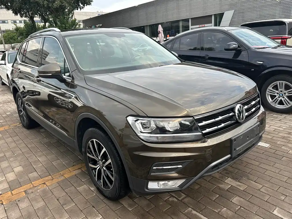 Volkswagen Tiguan L — фото 4