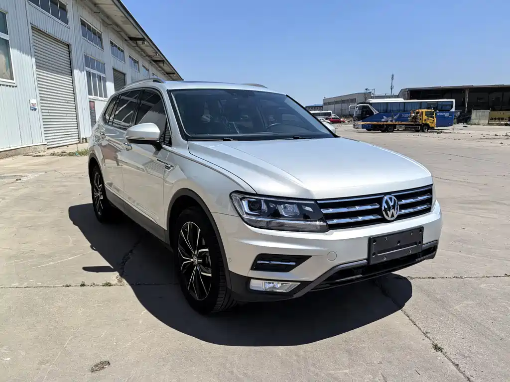 Volkswagen Tiguan L — фото 3