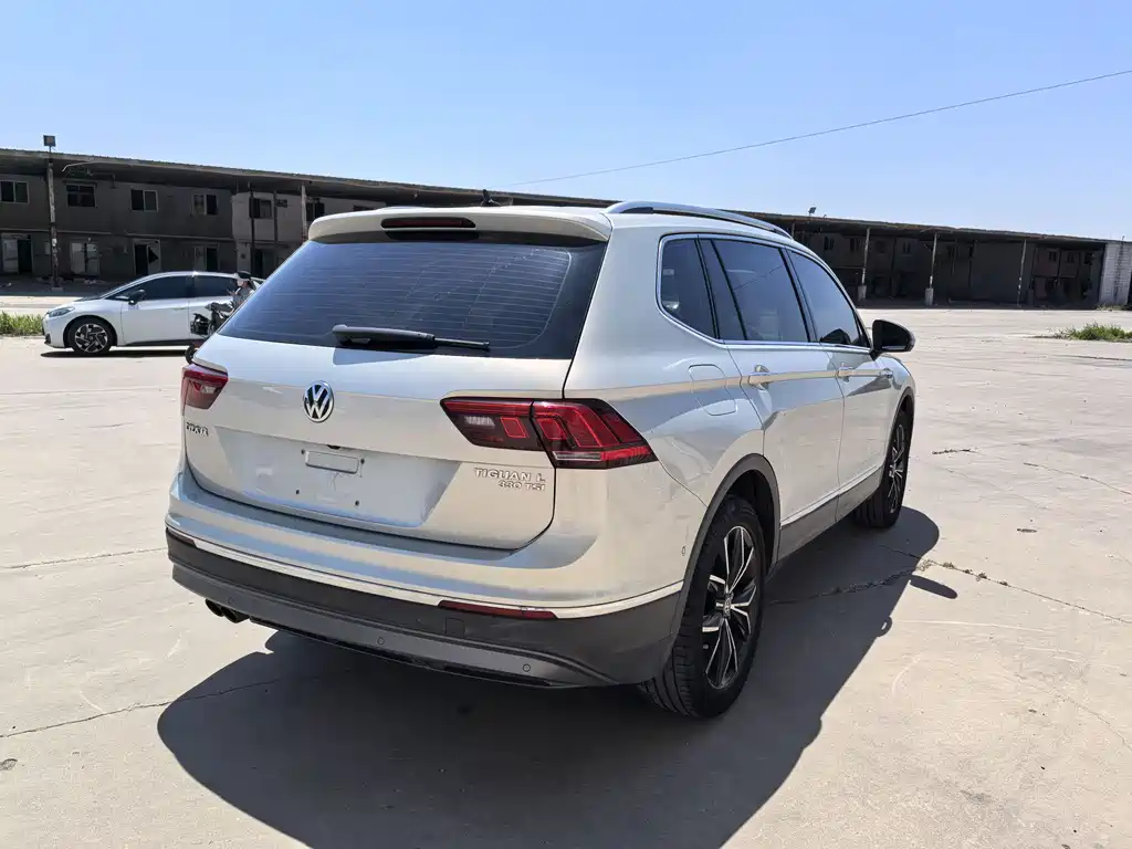 Volkswagen Tiguan L — фото 4