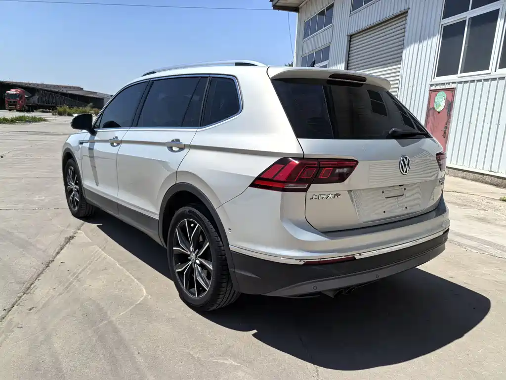 Volkswagen Tiguan L — фото 6
