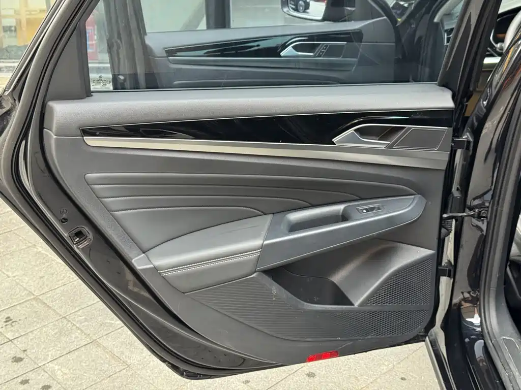 Volkswagen Passat — фото 14