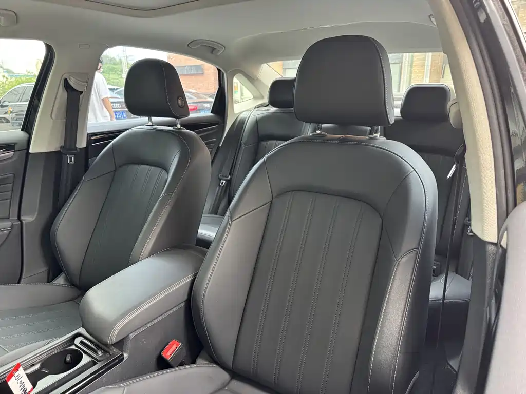 Volkswagen Passat — фото 17