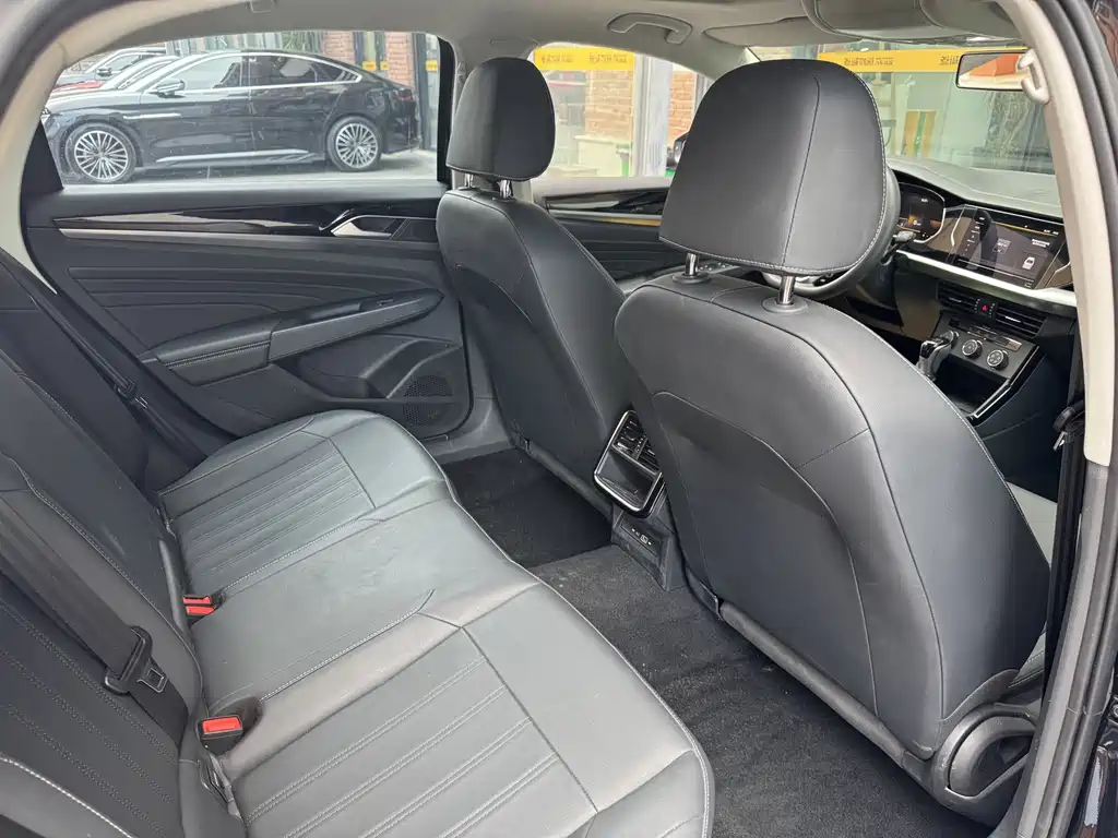 Volkswagen Passat — фото 18