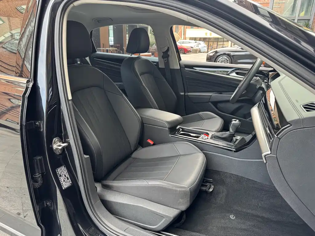 Volkswagen Passat — фото 19