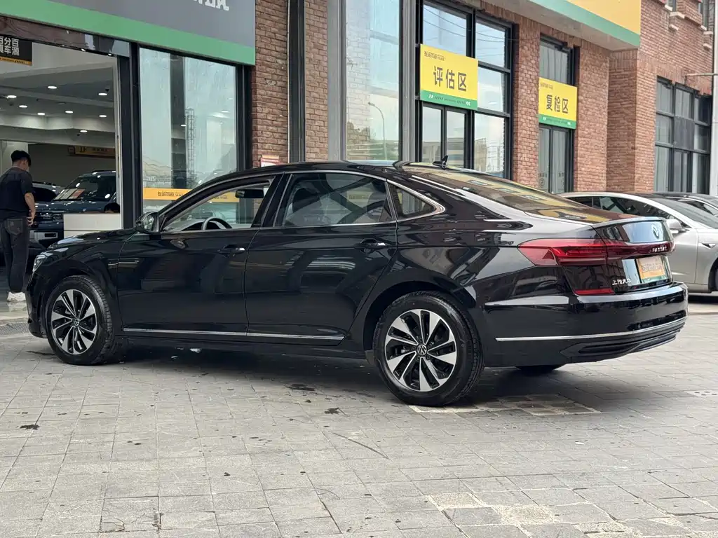 Volkswagen Passat — фото 6