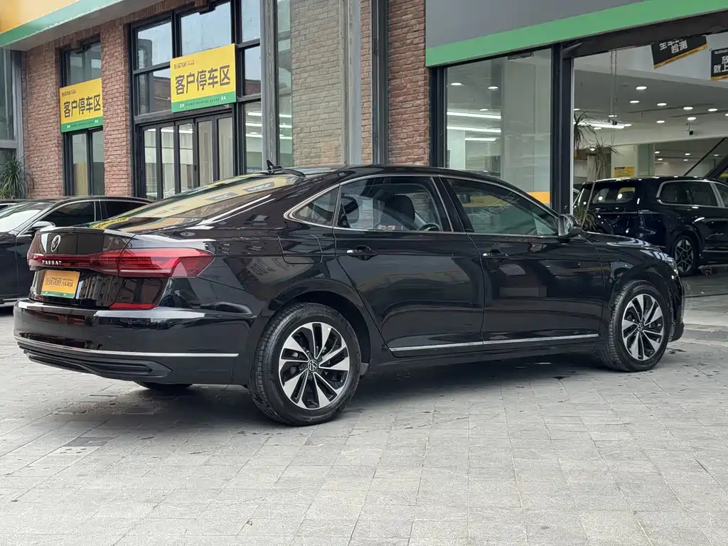 Volkswagen Passat — фото 7
