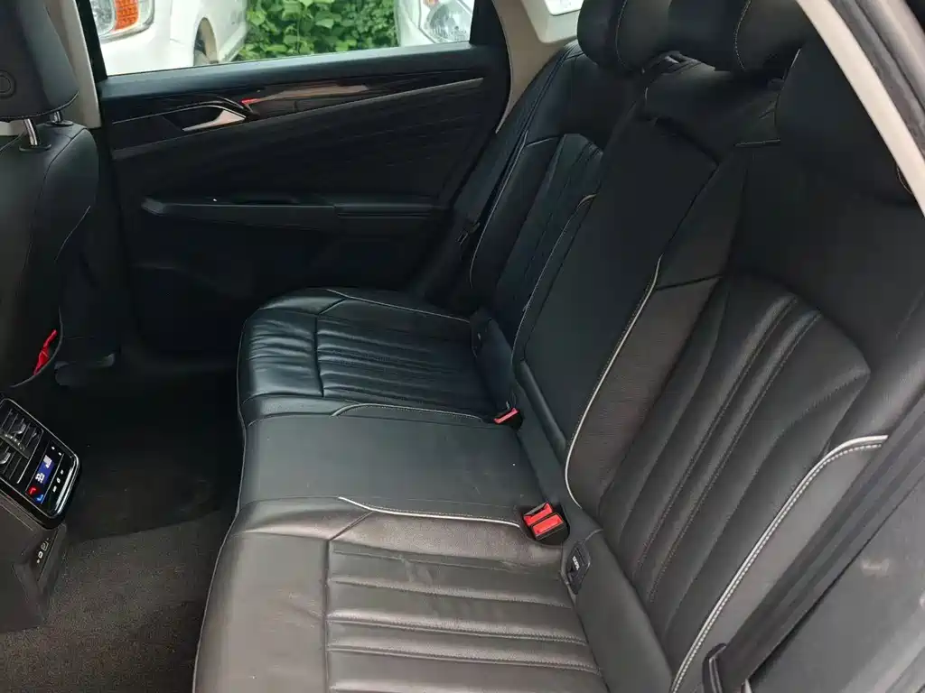 Volkswagen Passat — фото 7