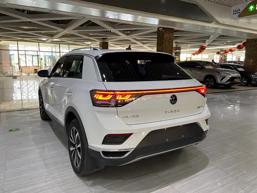 Volkswagen T-Roc — фото 6
