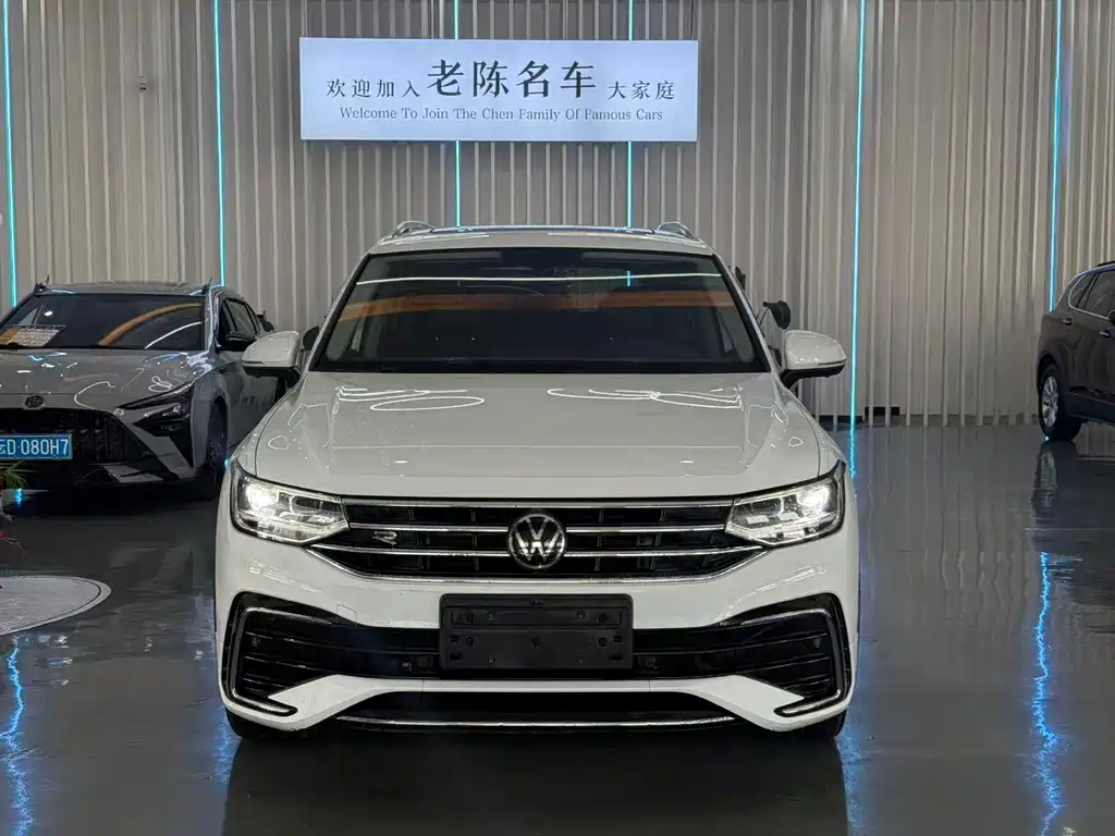 Volkswagen Tiguan L — фото 2
