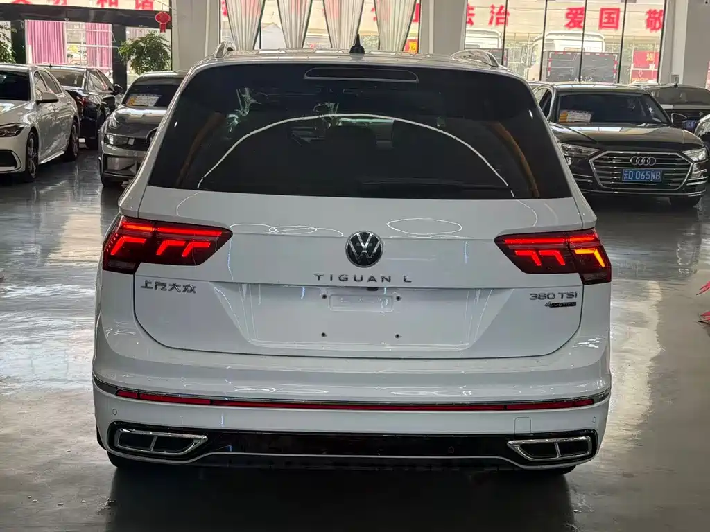 Volkswagen Tiguan L — фото 8