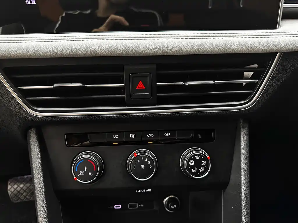 Volkswagen Tiguan L — фото 14