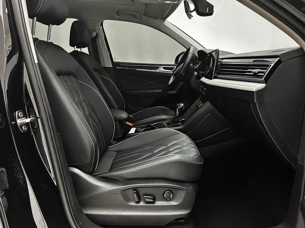 Volkswagen Tiguan L — фото 20