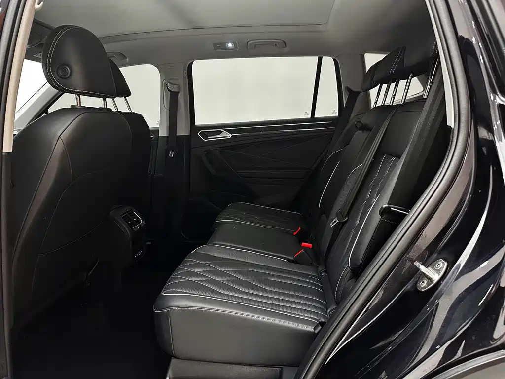 Volkswagen Tiguan L — фото 23
