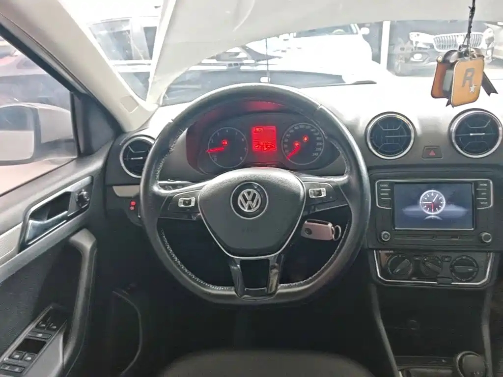 Volkswagen Jetta — фото 11