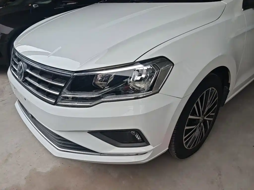 Volkswagen Jetta — фото 24