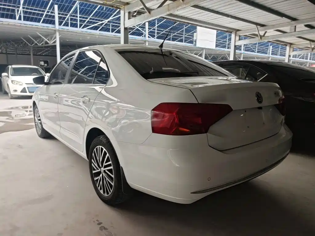 Volkswagen Jetta — фото 5