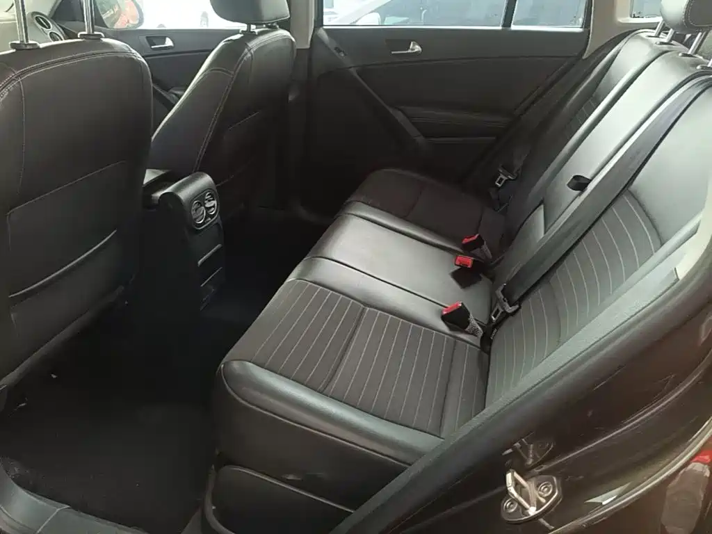 Volkswagen Tiguan — фото 17