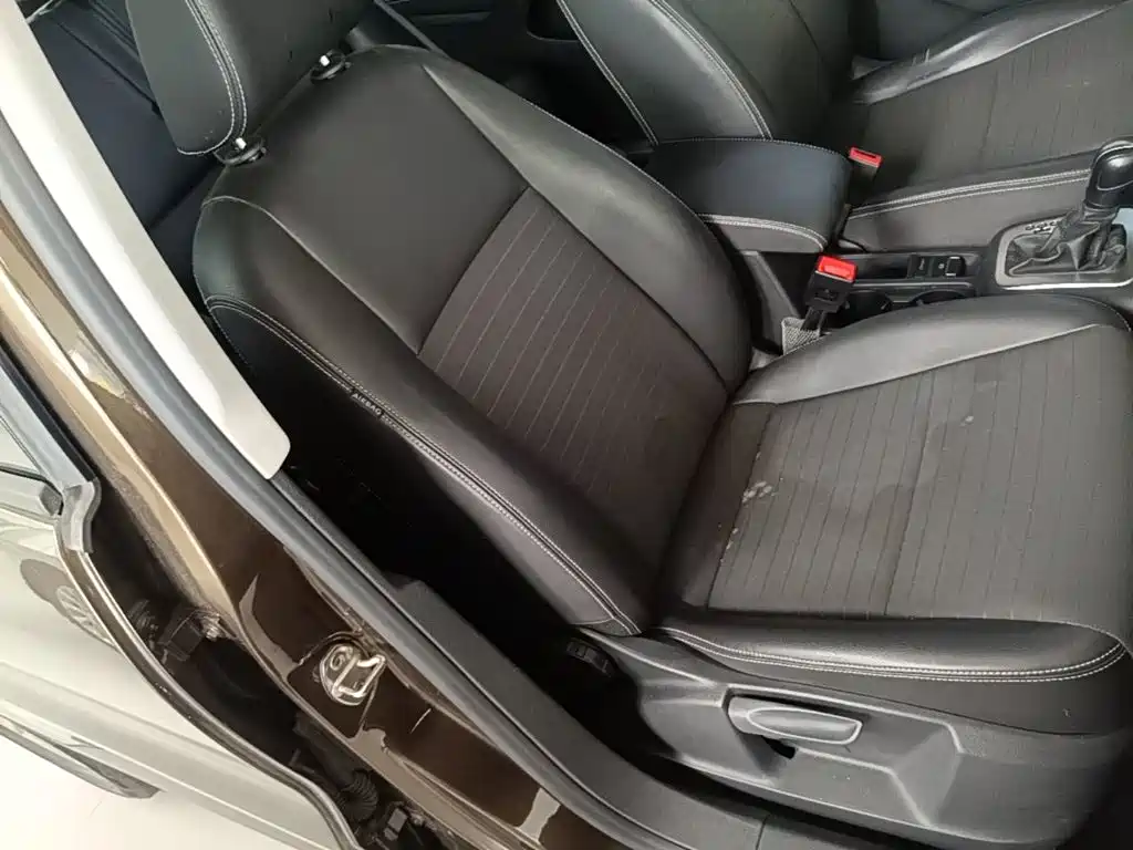 Volkswagen Tiguan — фото 25
