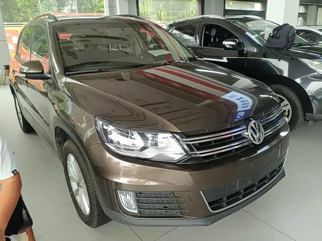 Volkswagen Tiguan — фото 4