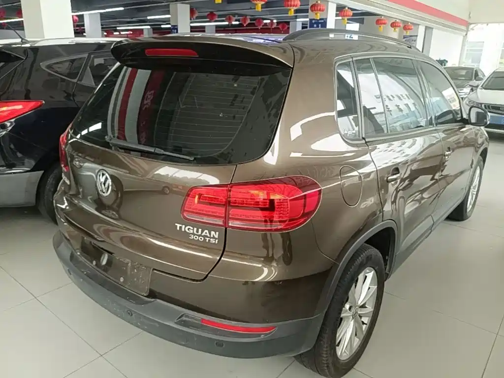 Volkswagen Tiguan — фото 7